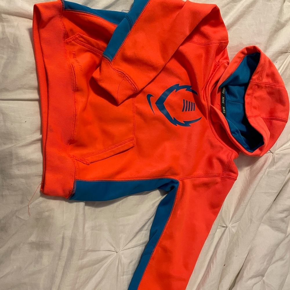 Unisex kids Nike hoodie size 6